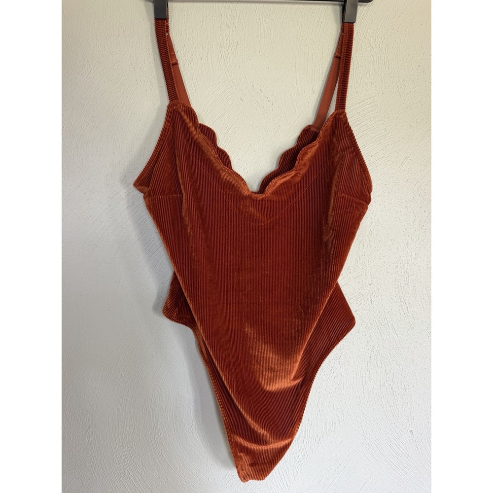Urban Outfitters Out From Under Akoya Velvet Scallop Plunging Bodysuit Sz M